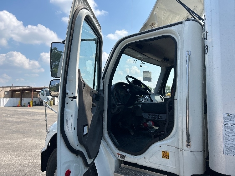 2022 Freightliner M2 106 Medium Duty photo 14