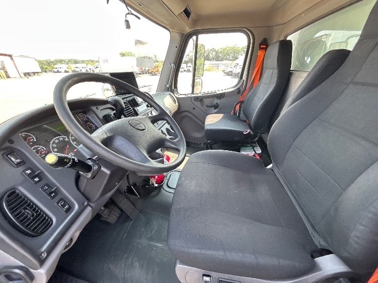 2022 Freightliner M2 106 Medium Duty photo 17
