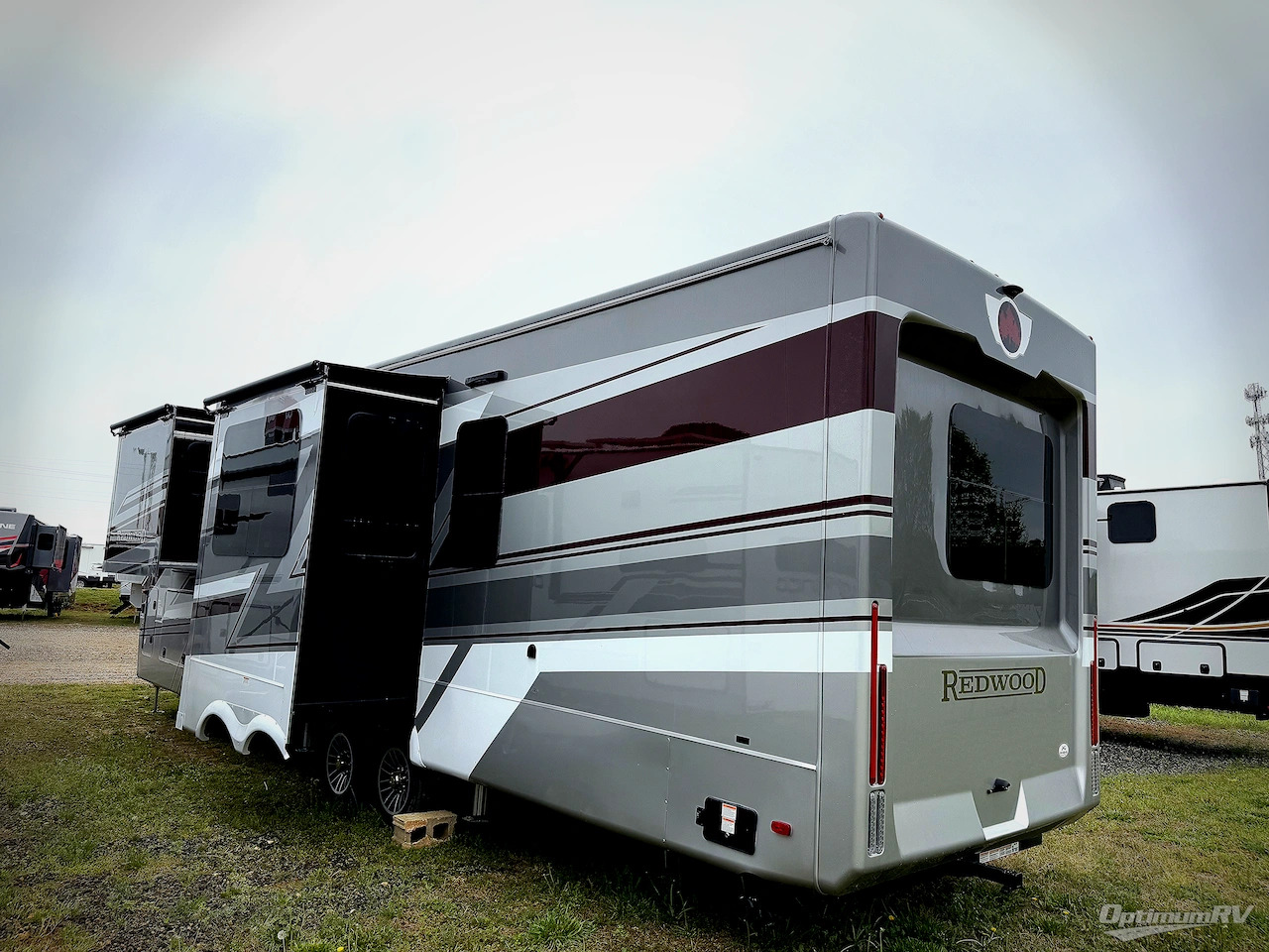 2025 Redwood RV