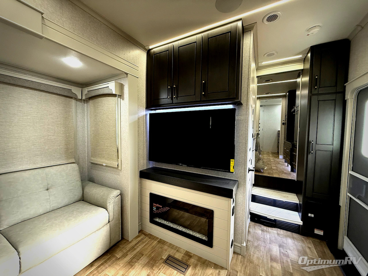 2025 Redwood RV
