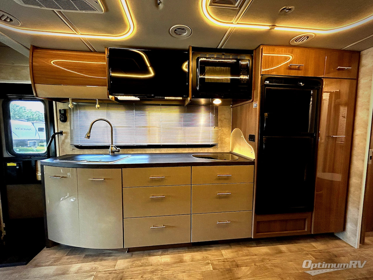2019 Winnebago view 24d