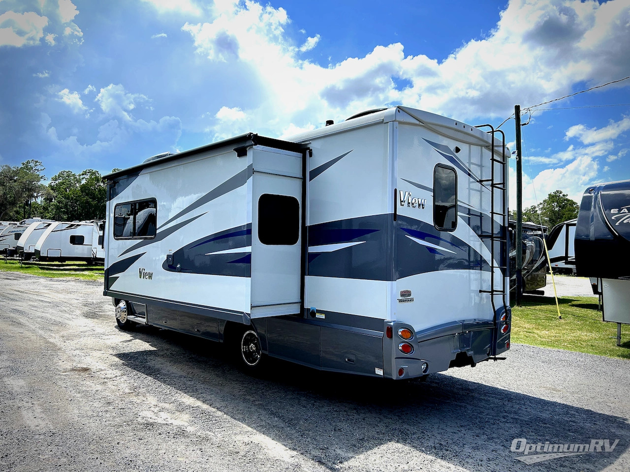 2019 Winnebago view 24d