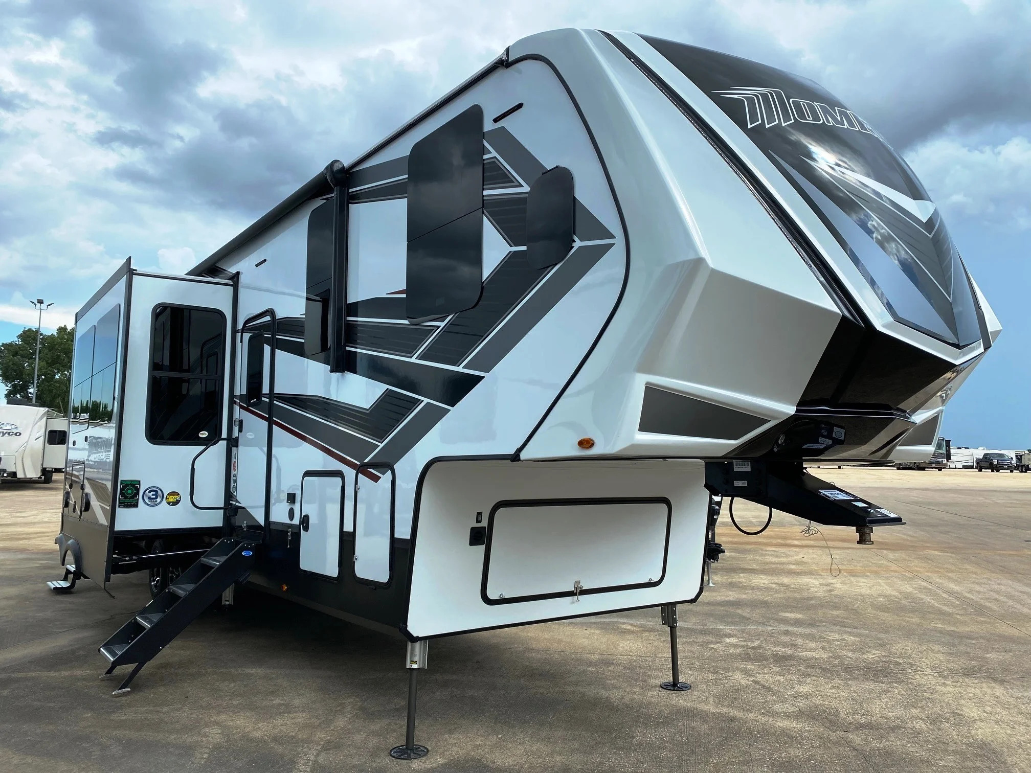 2022 Grand Design MOMENTUM M-CLASS 351MR RV