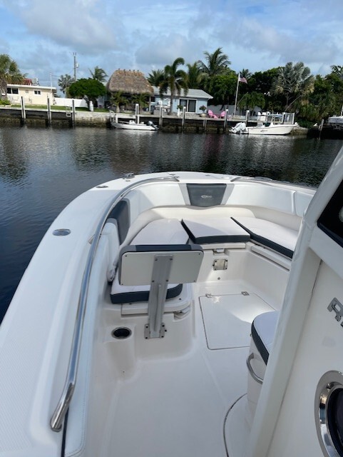 2019 Robalo R272 Center Console Boat boat
