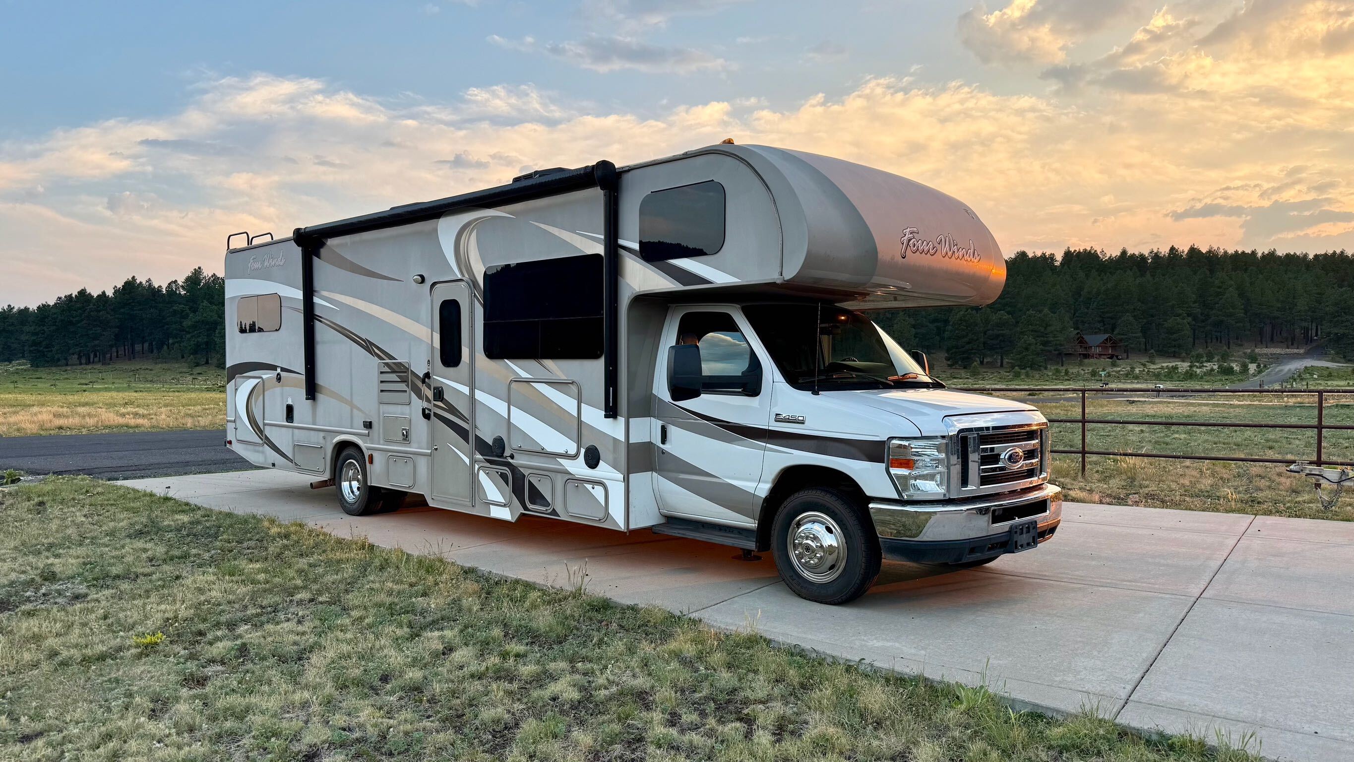 2016 Thor Motor Coach FOUR WINDS 31E RV