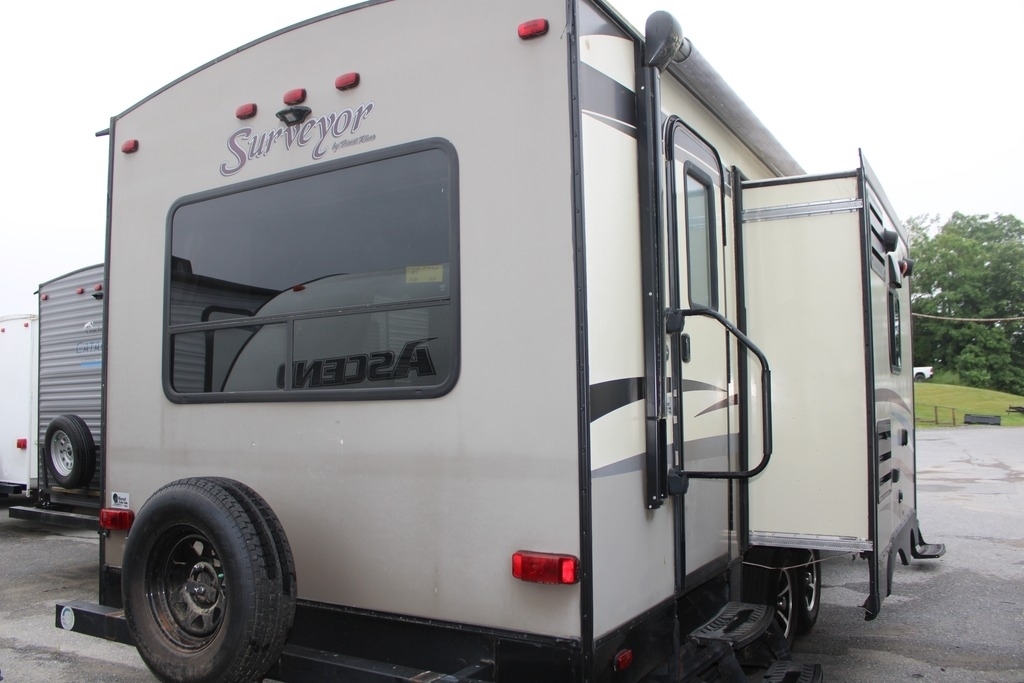 2015 Forest River surveyor 265rlds