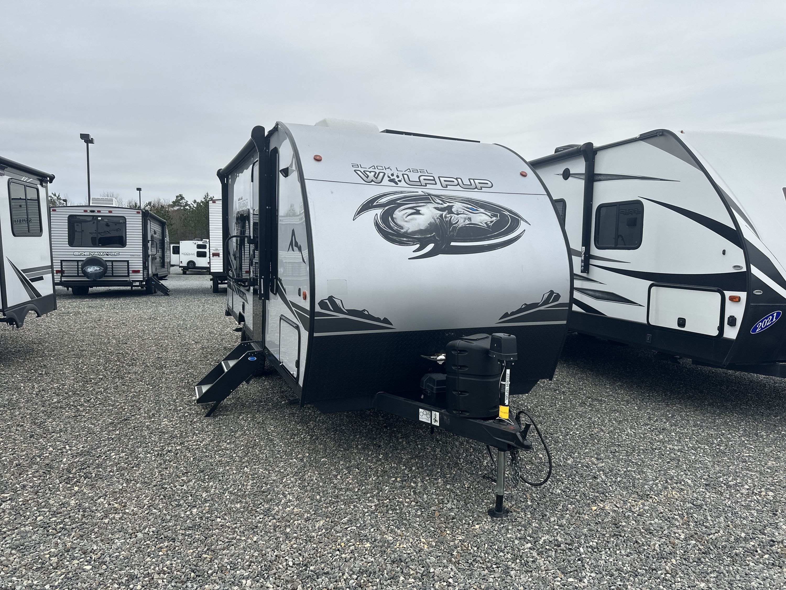 【中古】 Def3 / Moka Only / Dog River 2024 Forest River Wolf Pup Black Label 16FQBL Travel Trailer