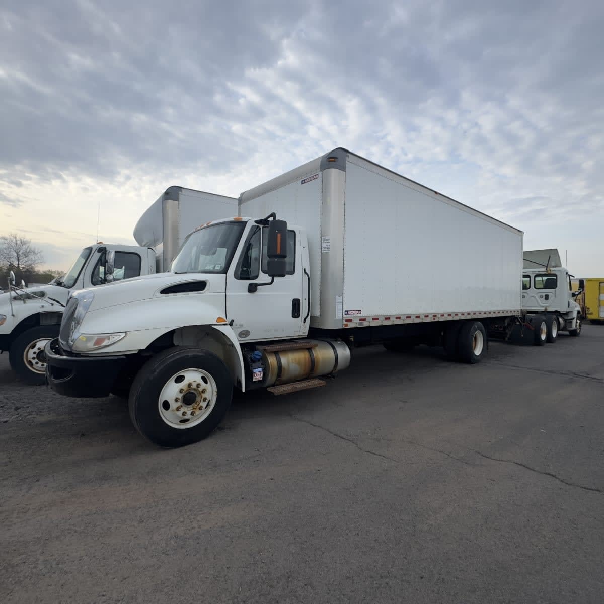 洋書 INTERNATIONAL TRUCKS 2010 International 7500 For Sale | Bucket Truck | # CJJBJ410289