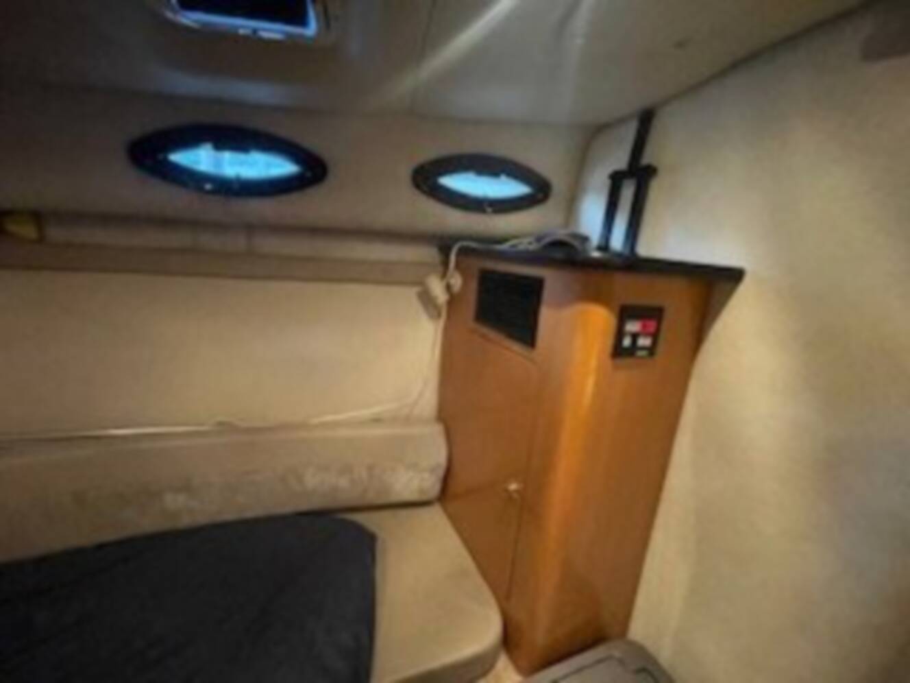A photo of this 2000 Regal 2660 Commodore