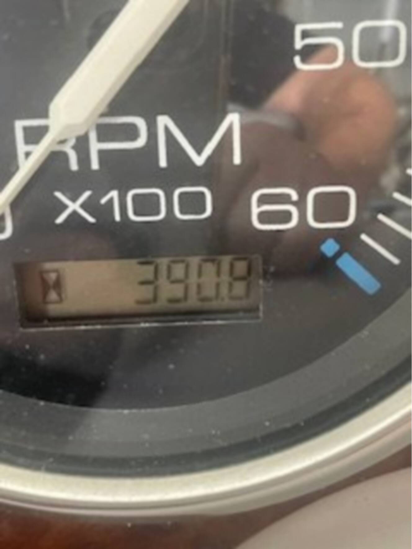 A photo of this 2000 Regal 2660 Commodore