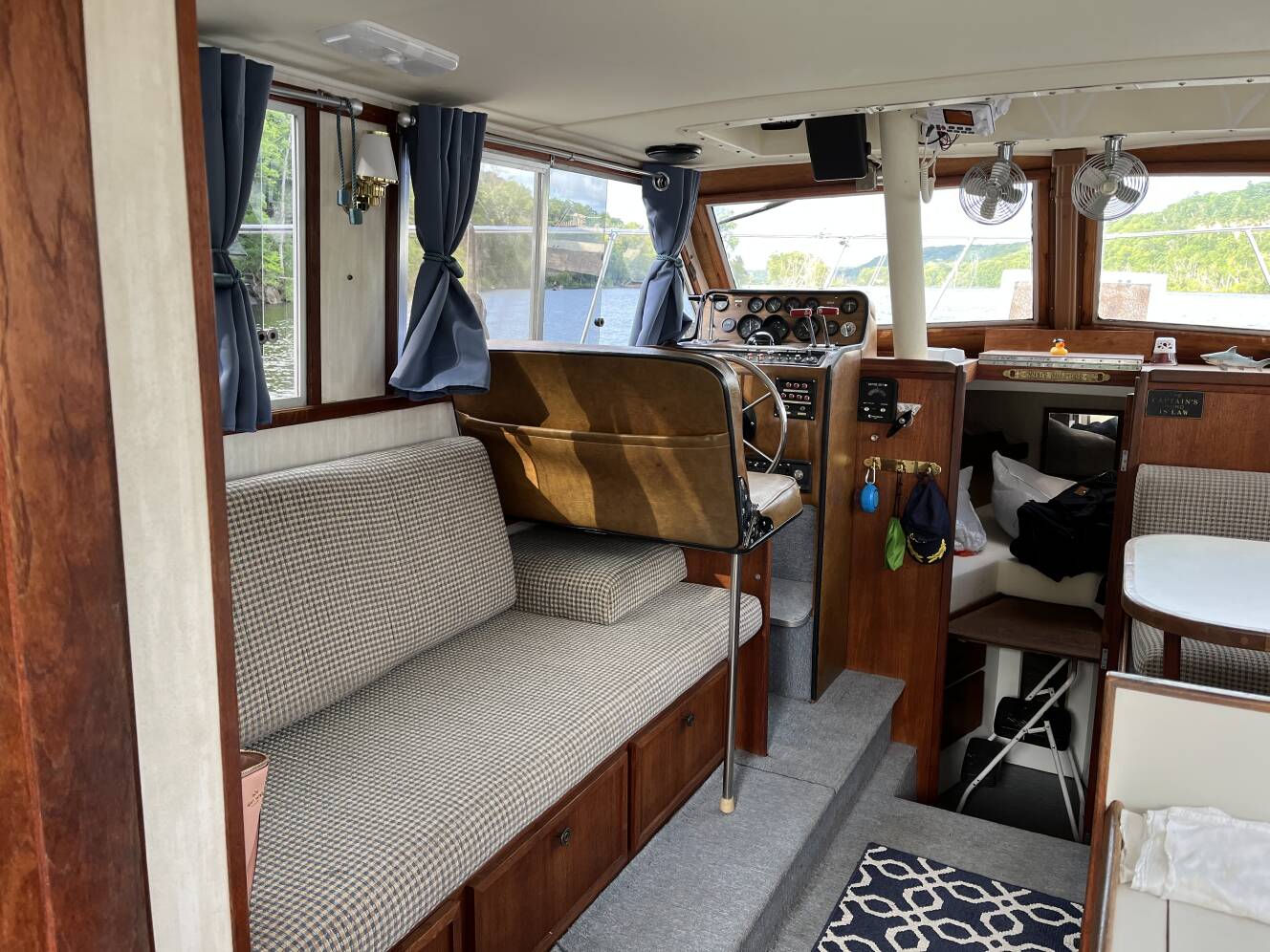 A photo of this 1977 Uniflite Flying Bridge Sedan
