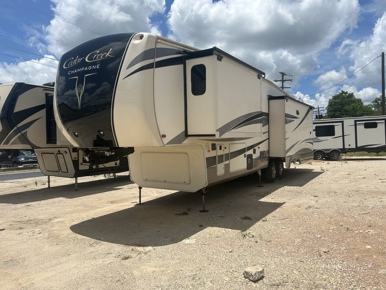 2016 Forest River cedar creek 38el