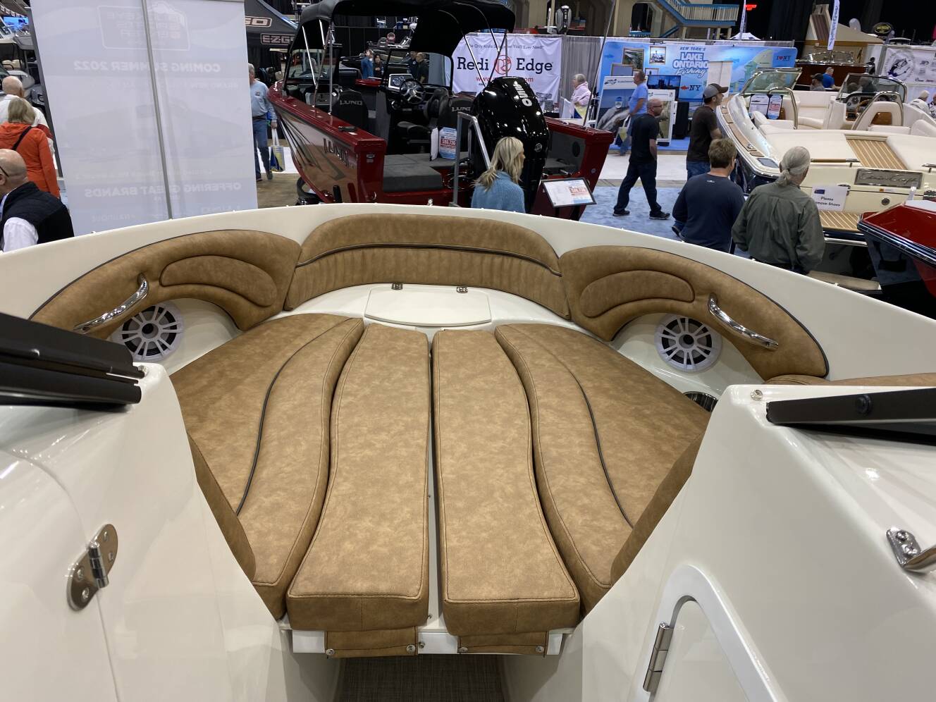 A photo of this 2022 Stingray 250 Lr