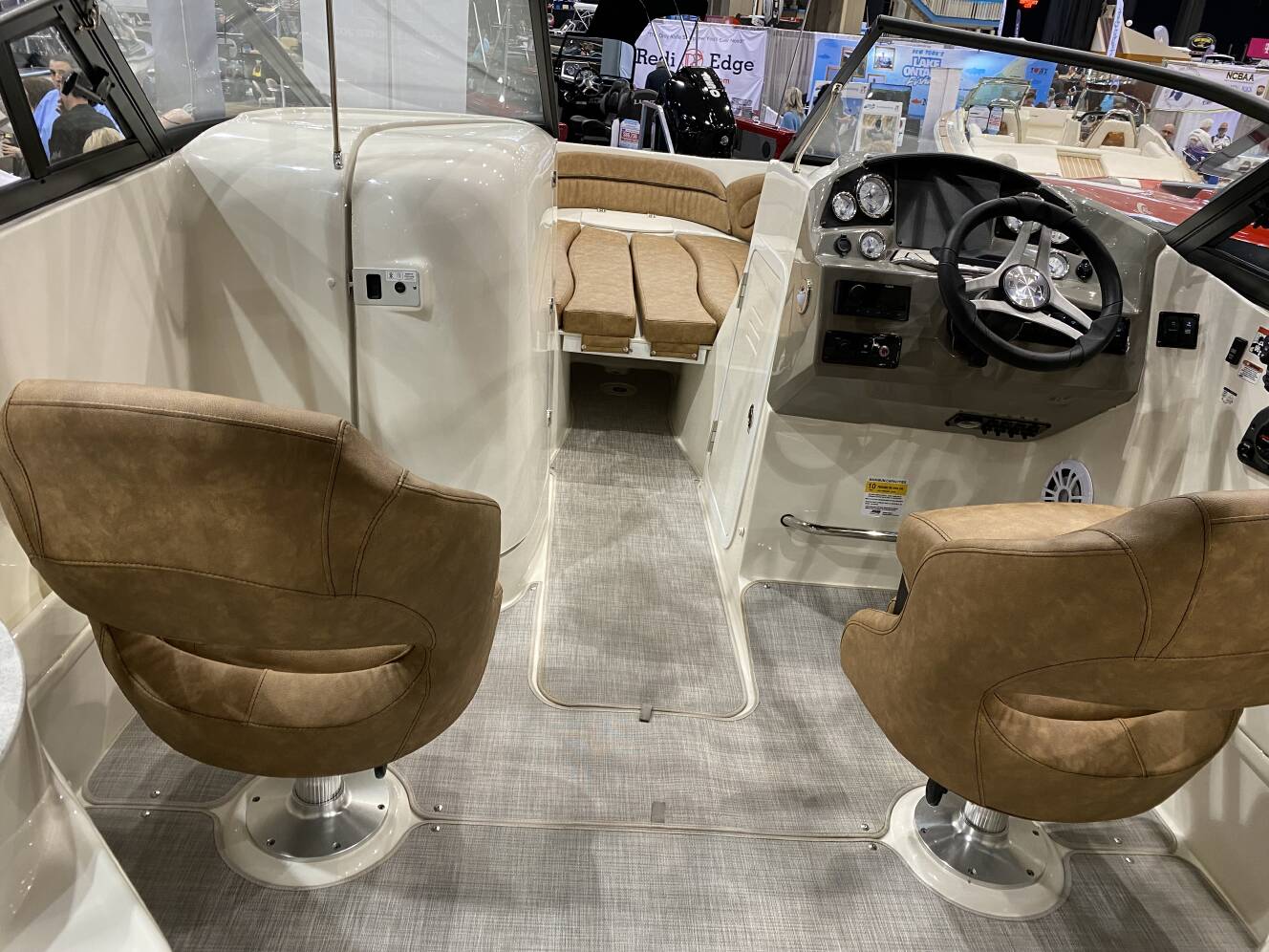 A photo of this 2022 Stingray 250 Lr