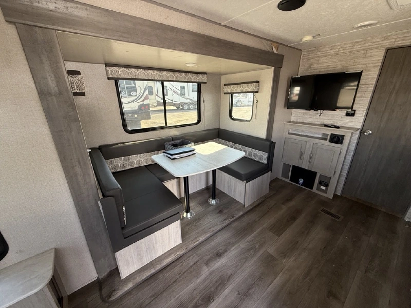 2023 COACHMEN CATALINA SUMMIT SERIES 231MKS