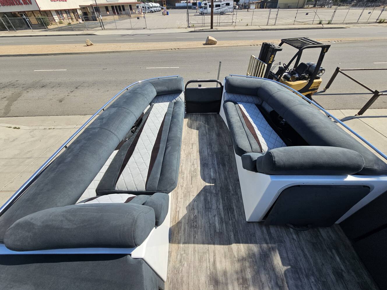 A photo of this 2018 Crest Pontoon Boats CONTINENTAL NX TWIN SLS