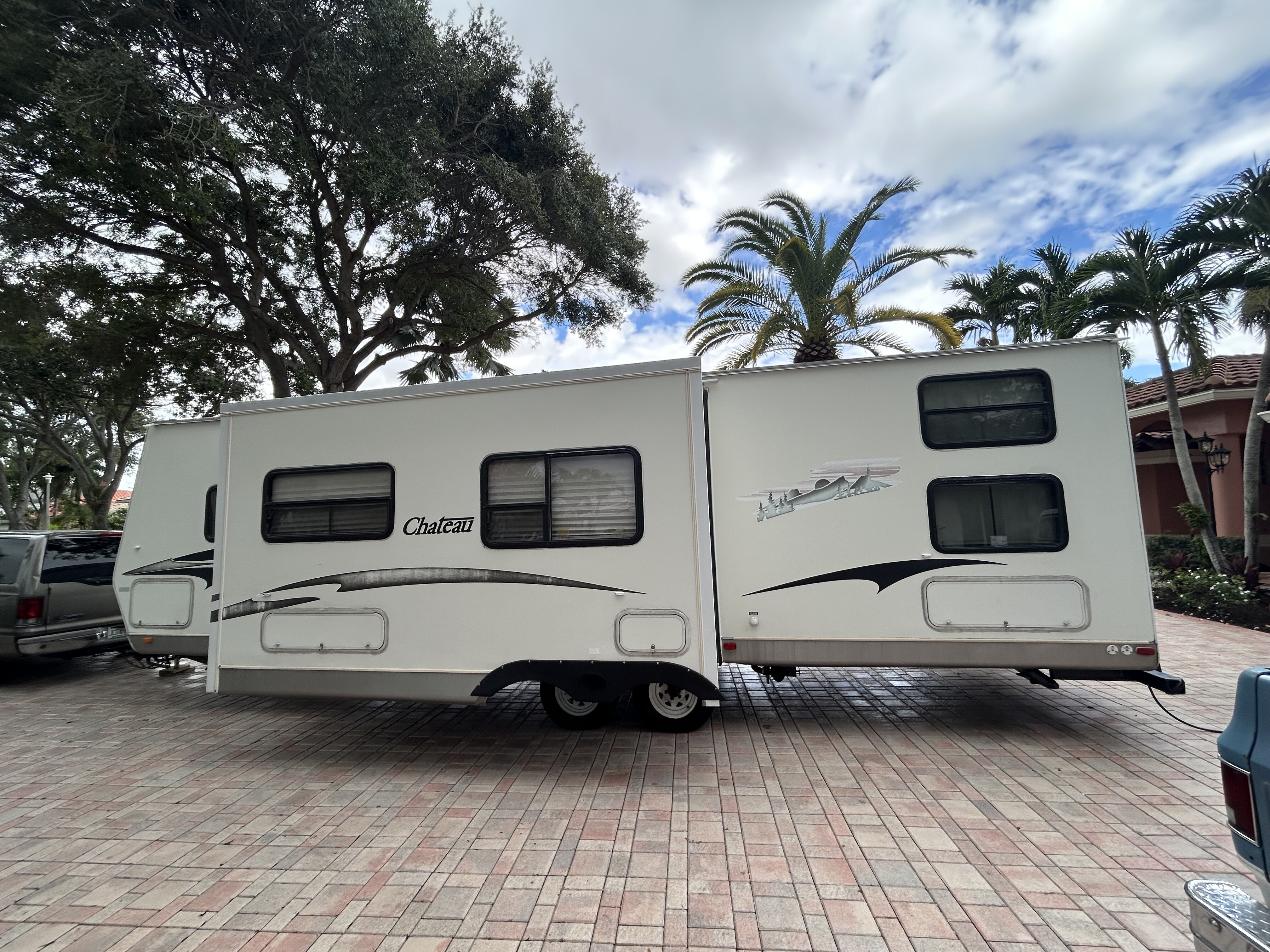 2005 Thor Motor Coach Chateau 33SW in coral springs FL