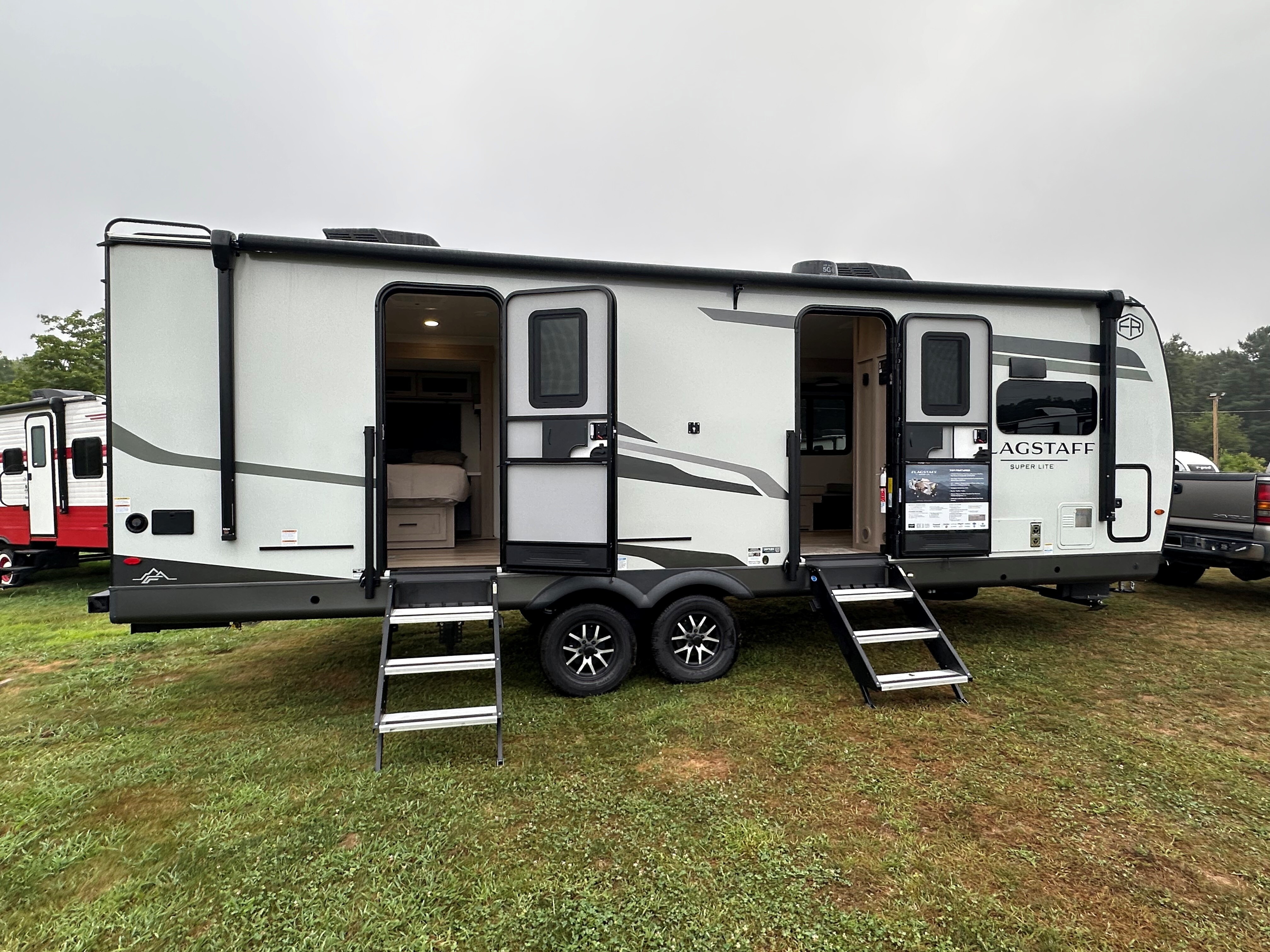 【手渡し】Town & CountryPRO-SERIES SUPER-LITE Flagstaff Super Lite Travel Trailers - Forest River RV