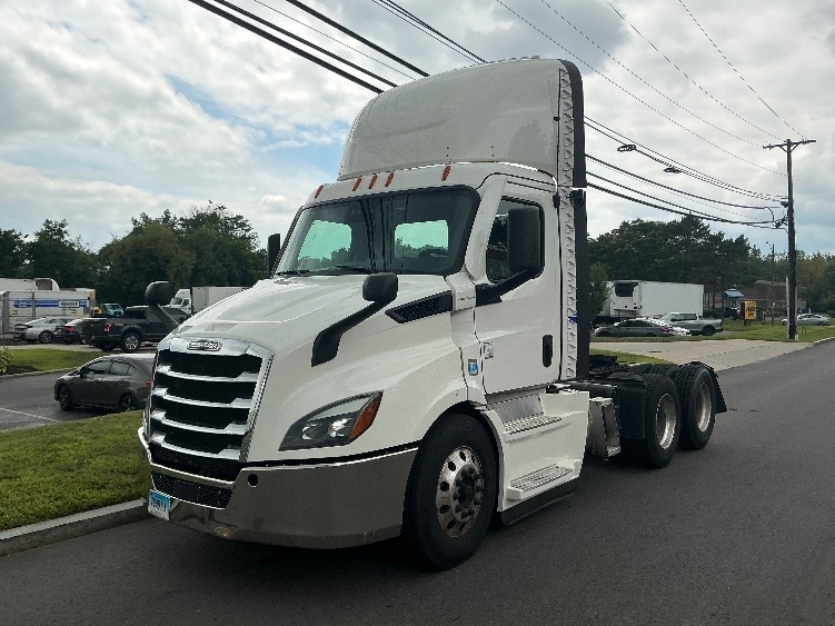 2021 Freightliner Cascadia 116" Day cab photo 3