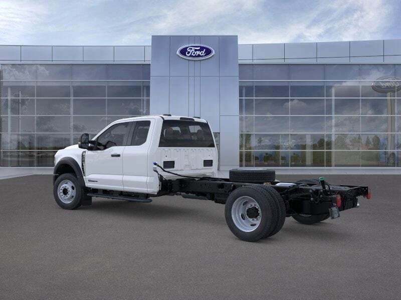 2025 Ford F-550 photo 2
