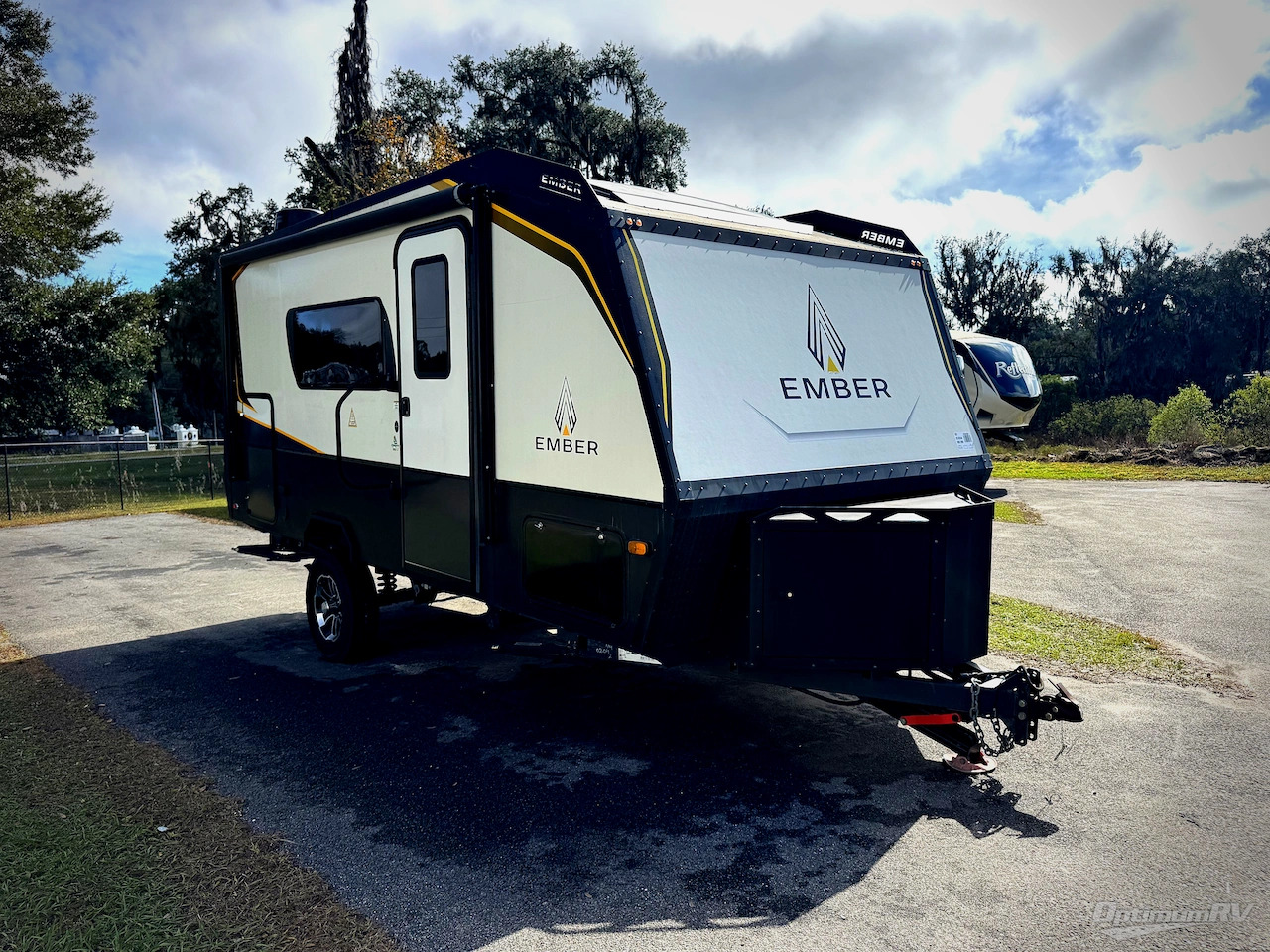 2022 Ember rv overland 170mrb