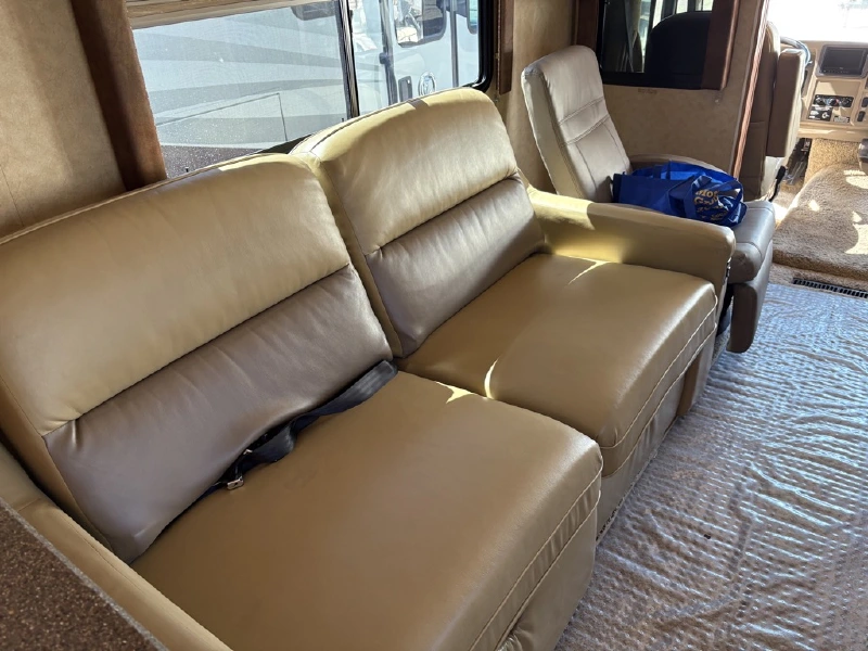 2008 WINNEBAGO ADVENTURER 38J