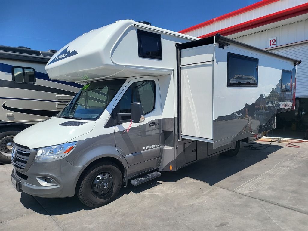2024 Dynamax isata 24fw