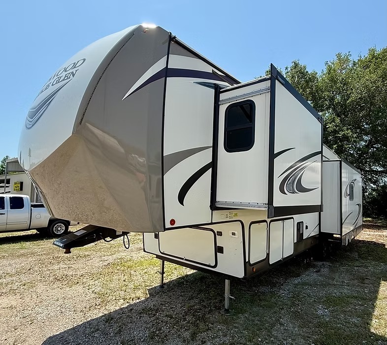 2021 Forest River WILDWOOD HERITAGE GLEN 338BAR RV