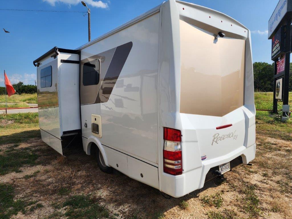 2019 Regency Conversions ULTRA BROUGHAM 25MB in pipe creek TX