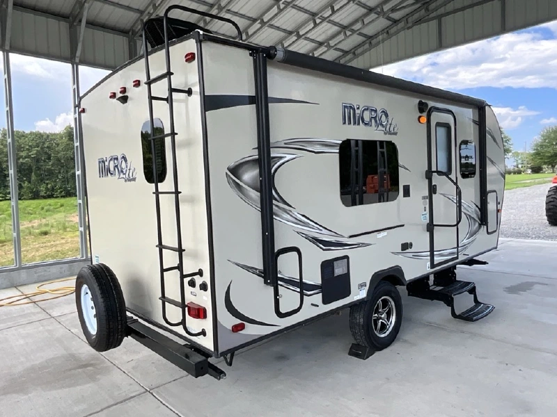 2018 FOREST RIVER FLAGSTAFF MICRO LITE XLT 19FD