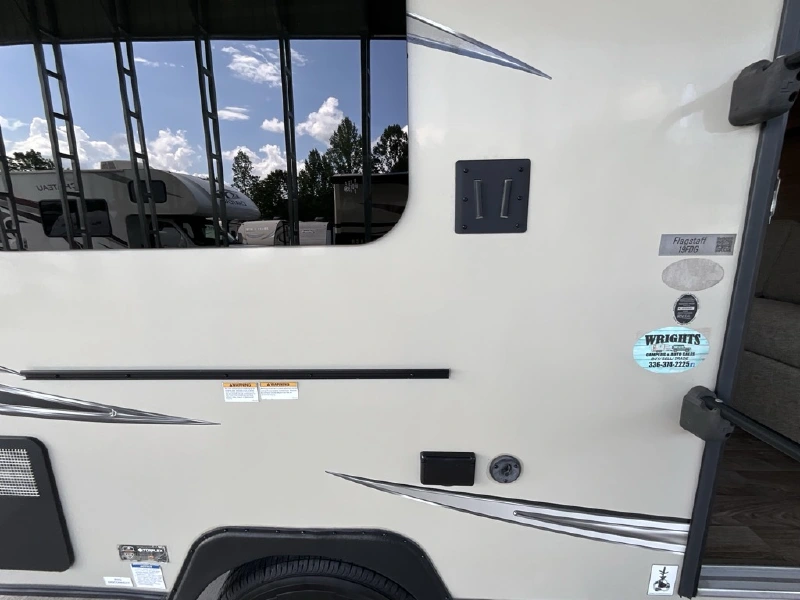 2018 FOREST RIVER FLAGSTAFF MICRO LITE XLT 19FD