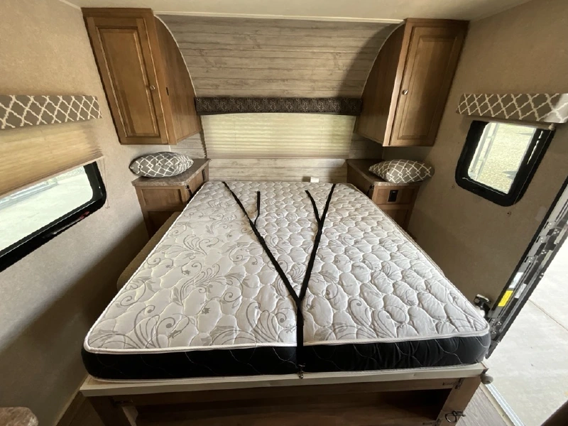 2018 FOREST RIVER FLAGSTAFF MICRO LITE XLT 19FD