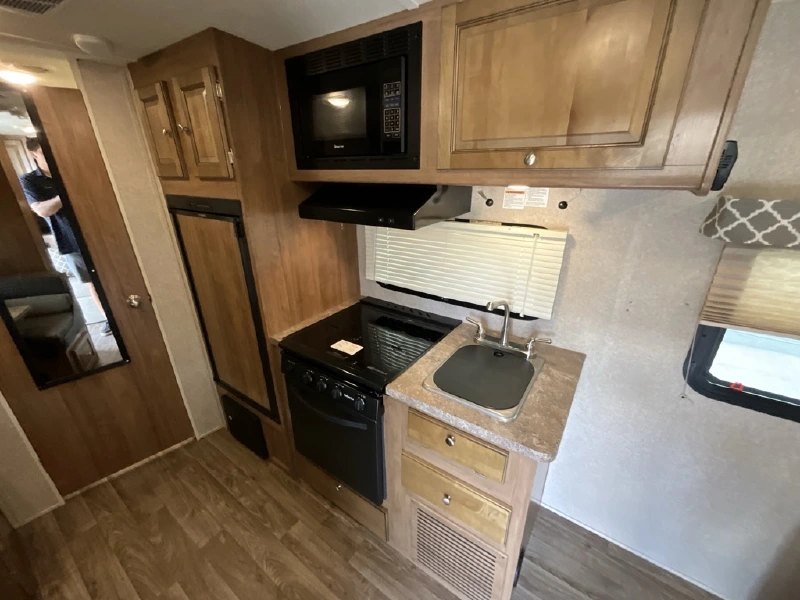 2018 FOREST RIVER FLAGSTAFF MICRO LITE XLT 19FD