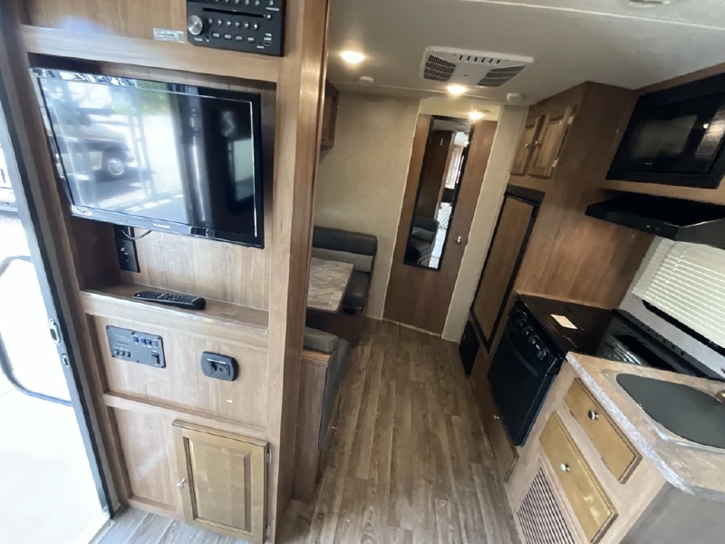 2018 FOREST RIVER FLAGSTAFF MICRO LITE XLT 19FD