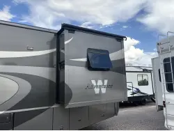 2008 WINNEBAGO ADVENTURER 38J