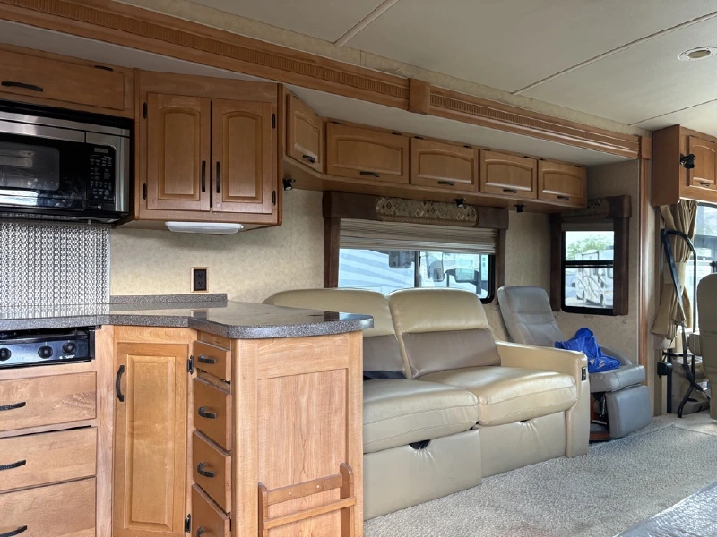 2008 WINNEBAGO ADVENTURER 38J