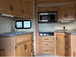 2008 WINNEBAGO ADVENTURER 38J