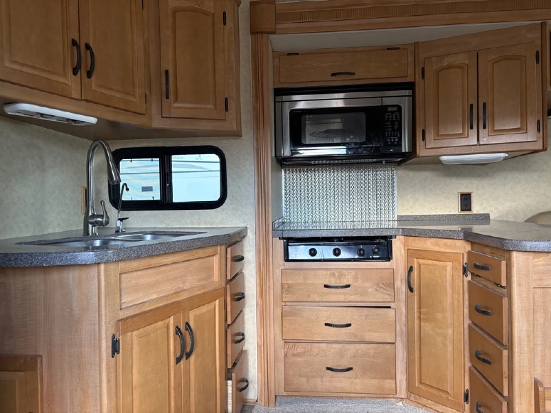 2008 WINNEBAGO ADVENTURER 38J