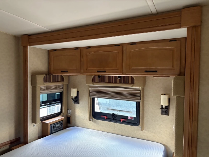 2008 WINNEBAGO ADVENTURER 38J