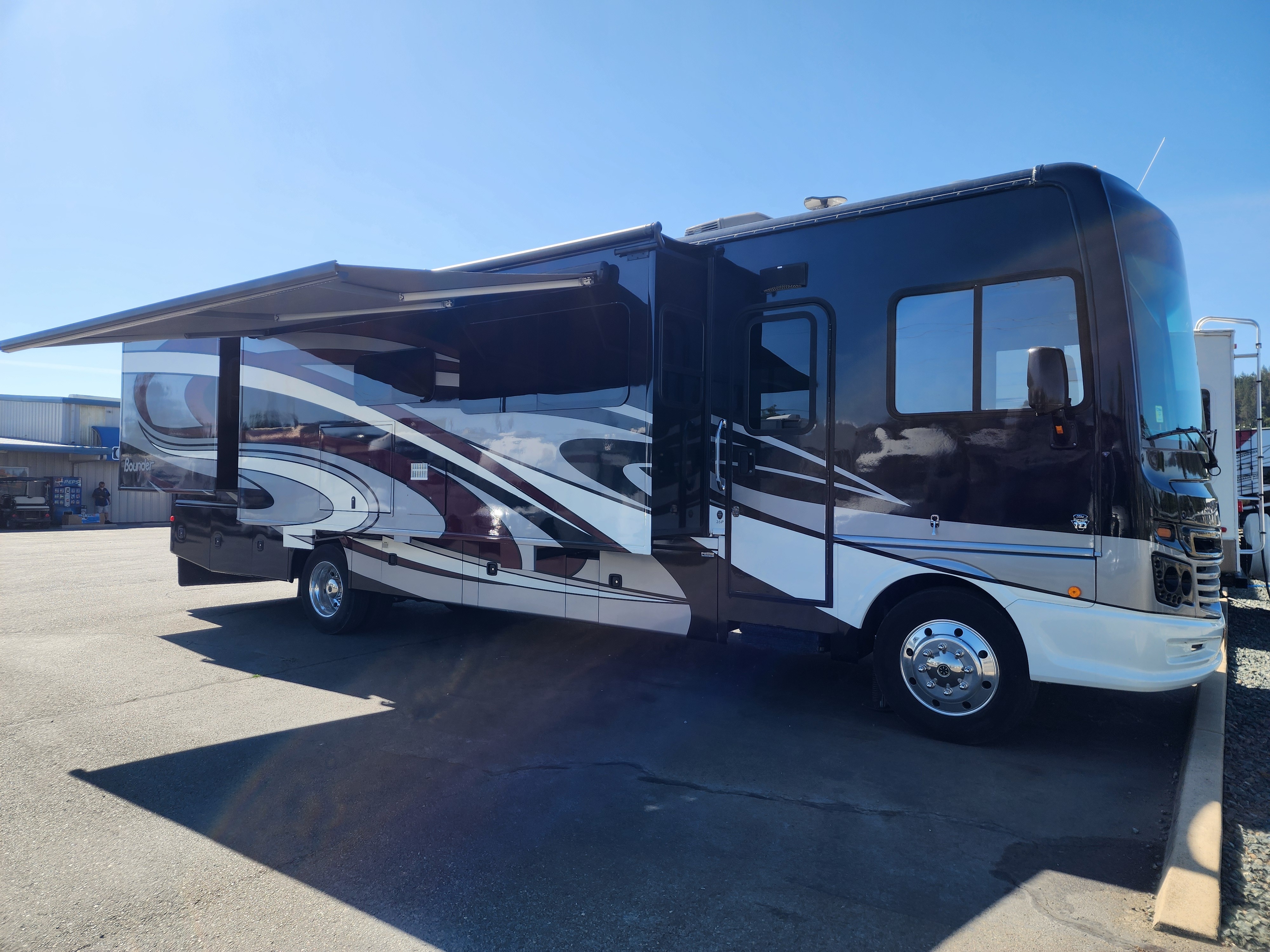 2018 Fleetwood bounder 35p