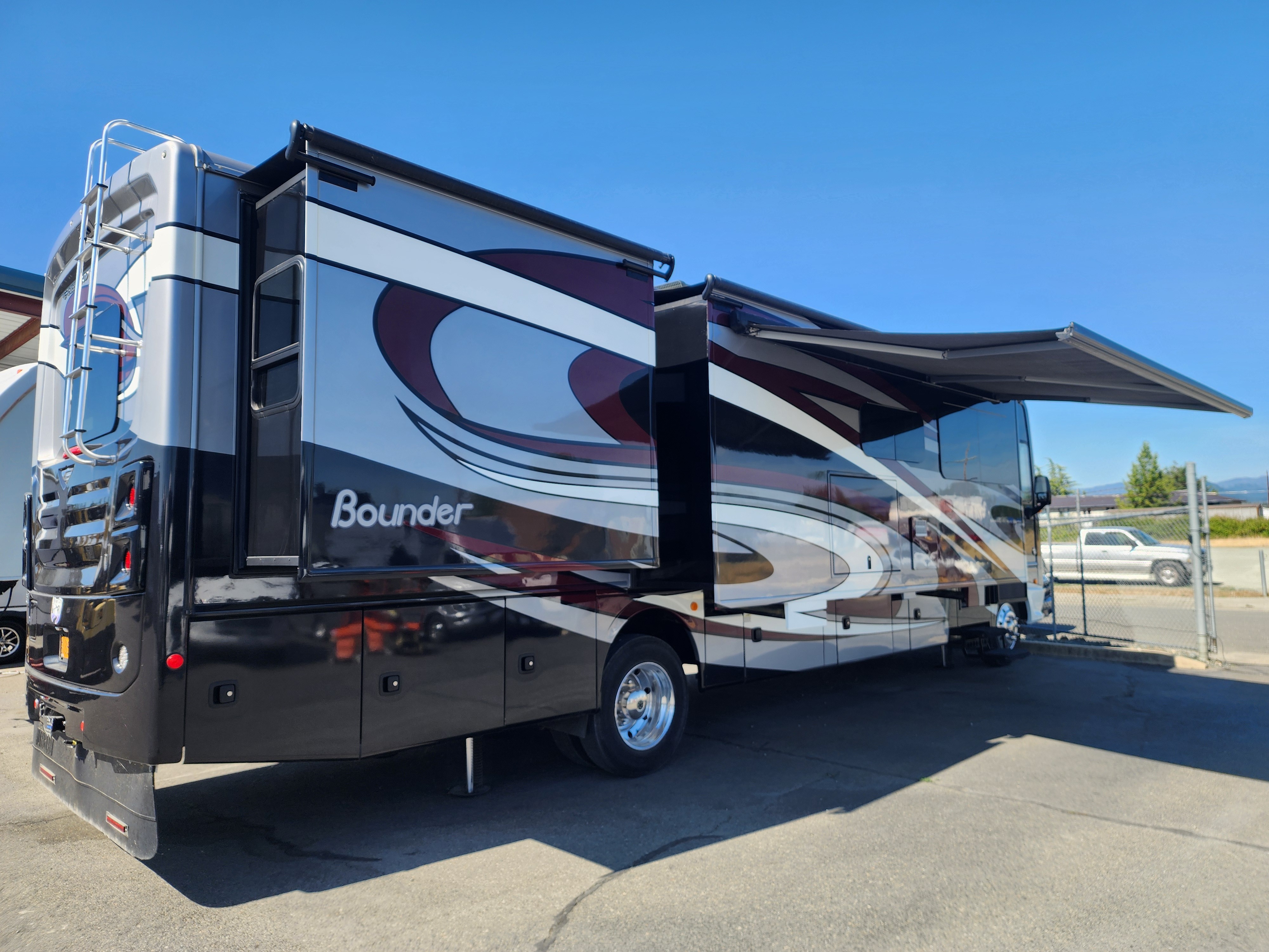 2018 Fleetwood bounder 35p