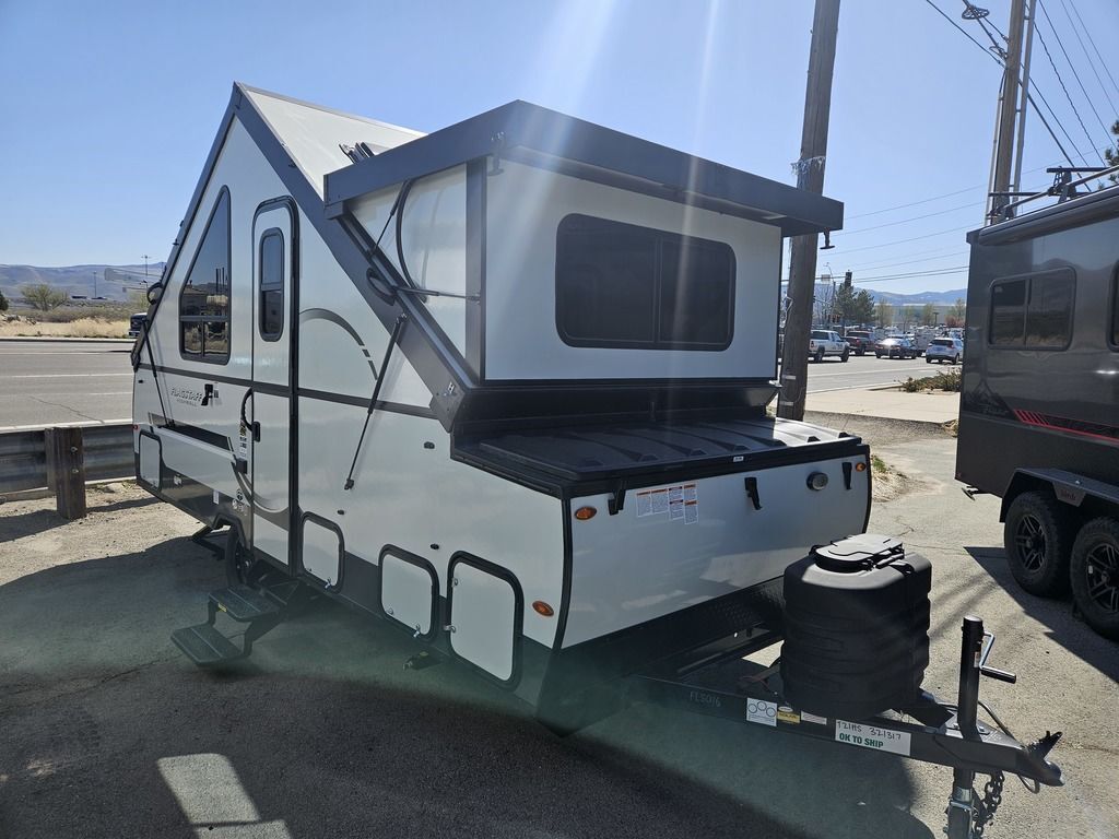 A122SXR Rockwood Hard Side For Sale Near 53120 - Forest