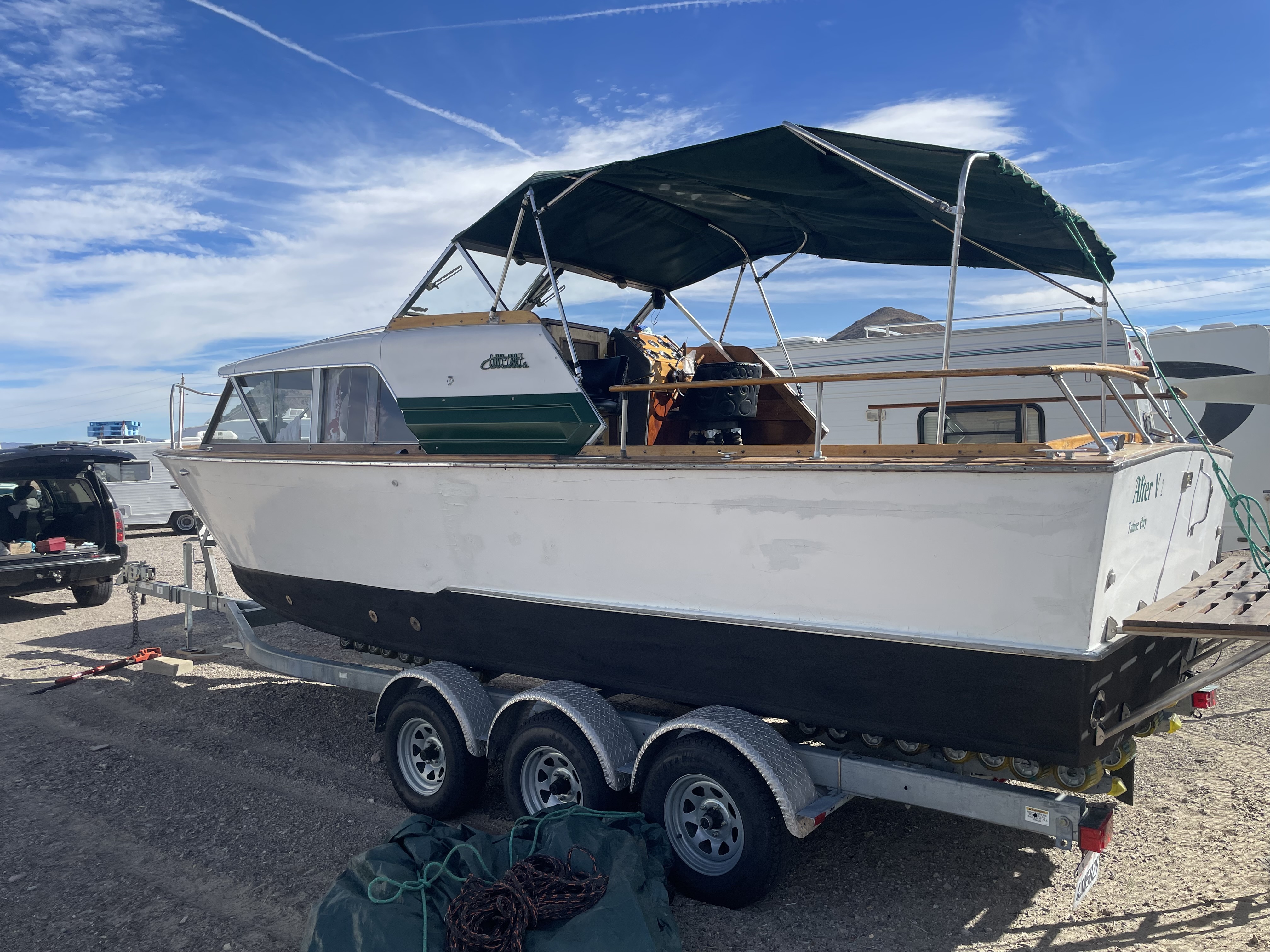 1962 Chris-Craft Cavalier Bay Boat boat
