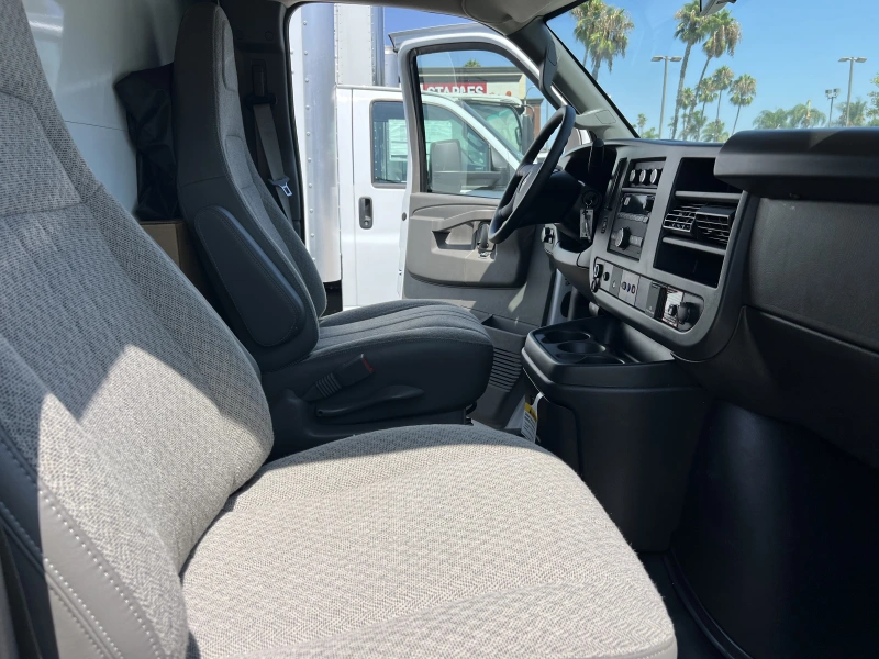 2025 CHEVROLET EXPRESS G4500