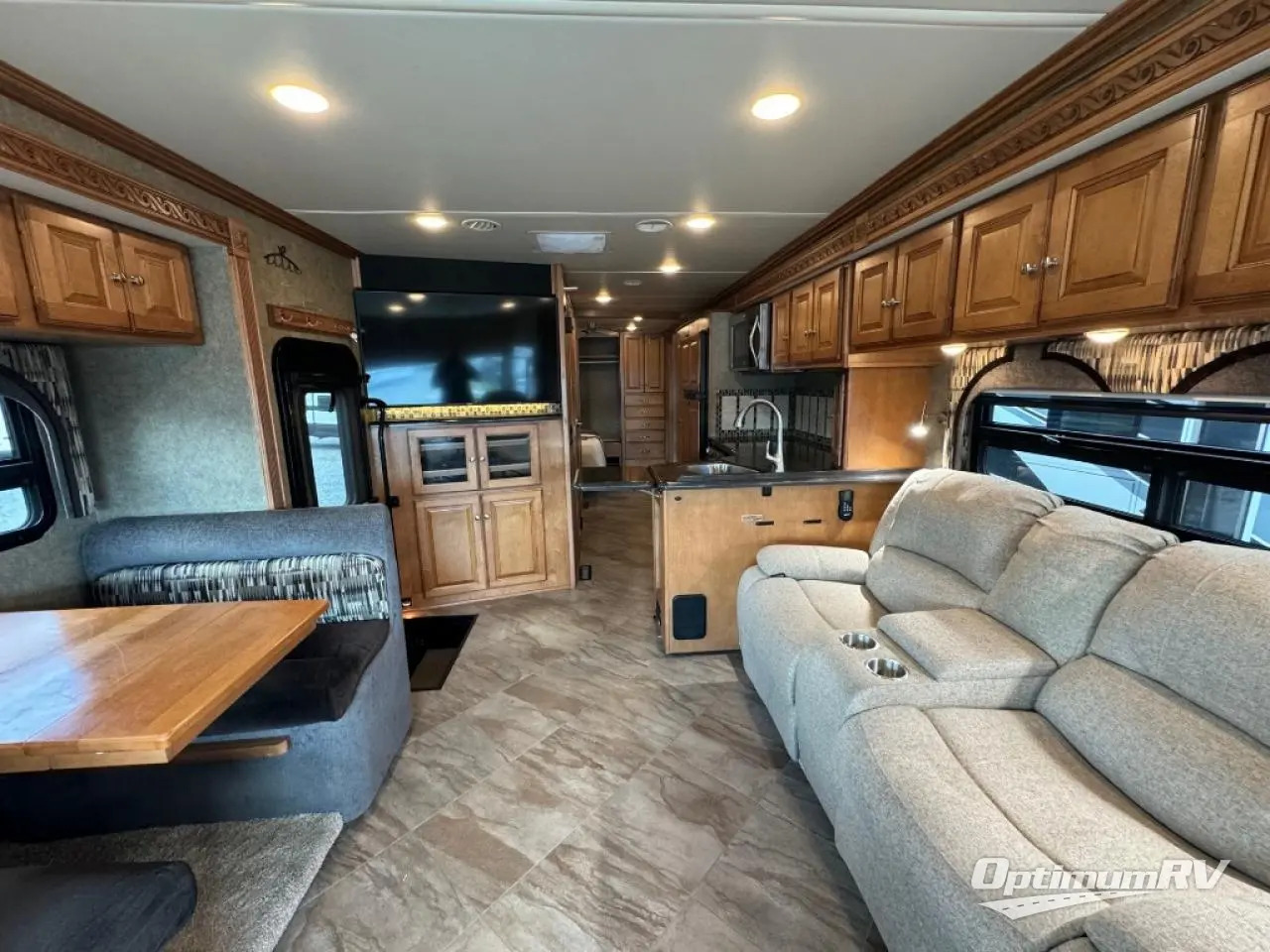 2016 Winnebago adventurer 35p