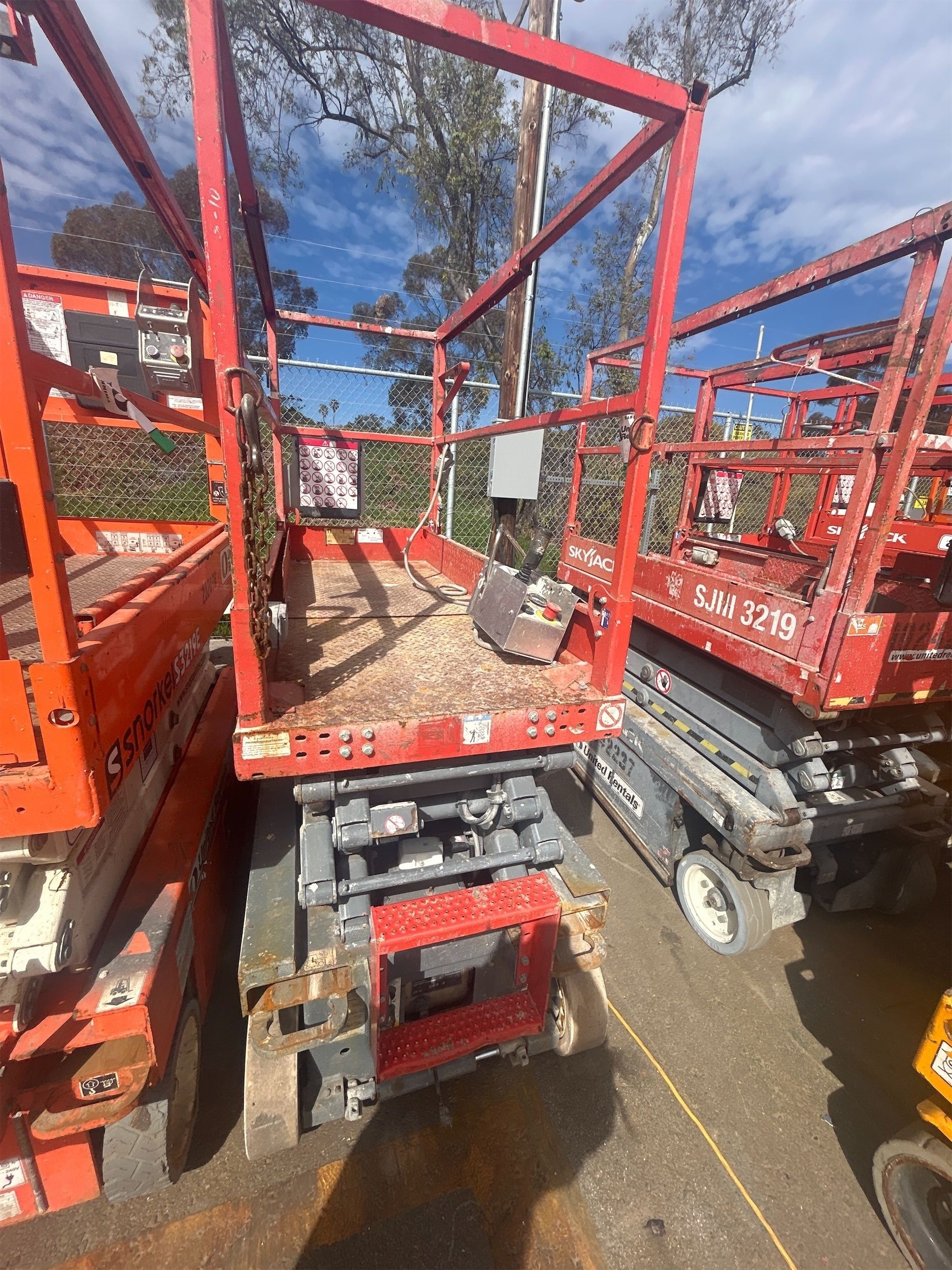 2015 SKYJACK SJIII3219 Scissor Lift in Bakersfield, CA