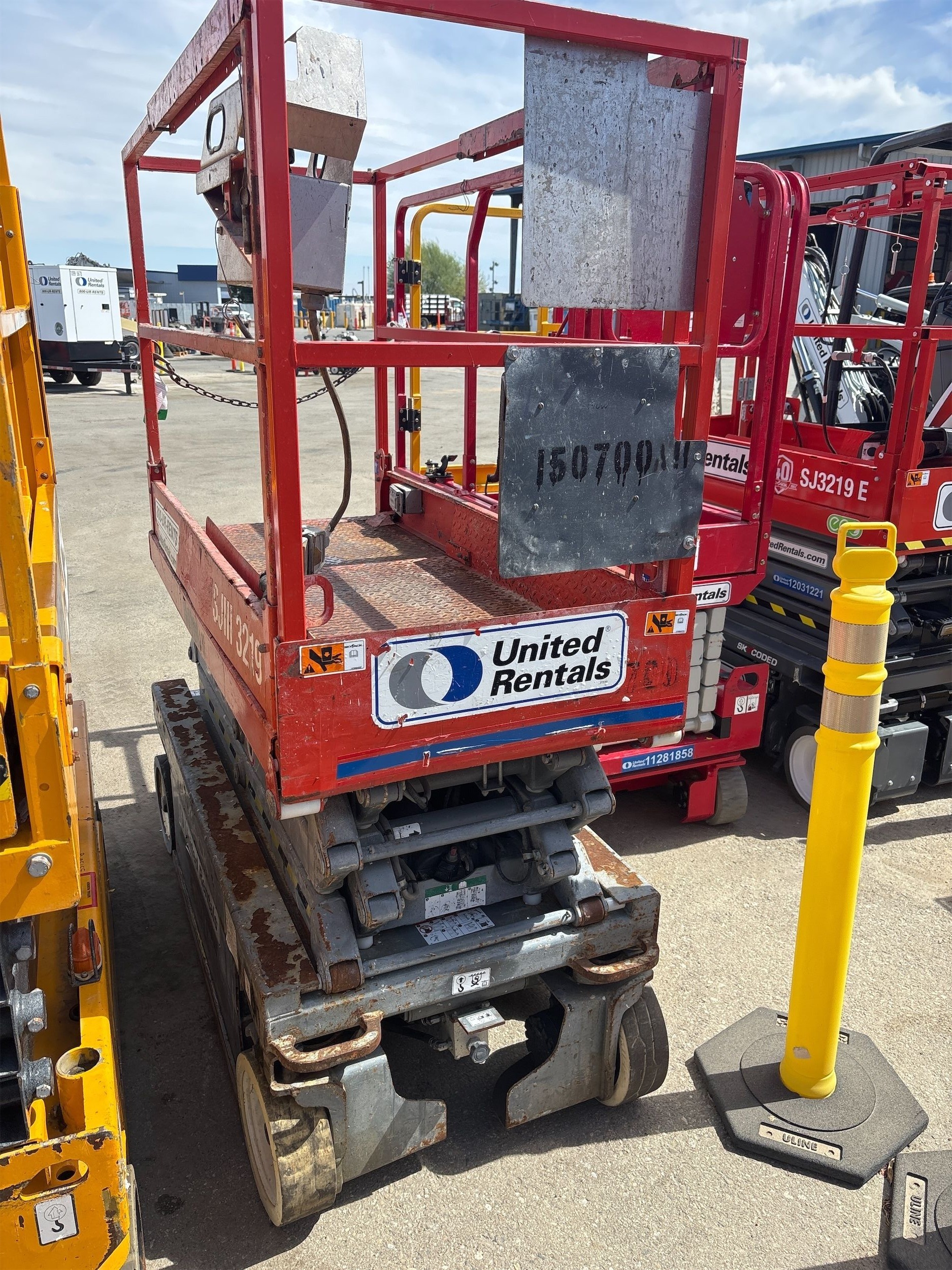 2015 SKYJACK SJIII3219 Scissor Lift in Bakersfield, CA