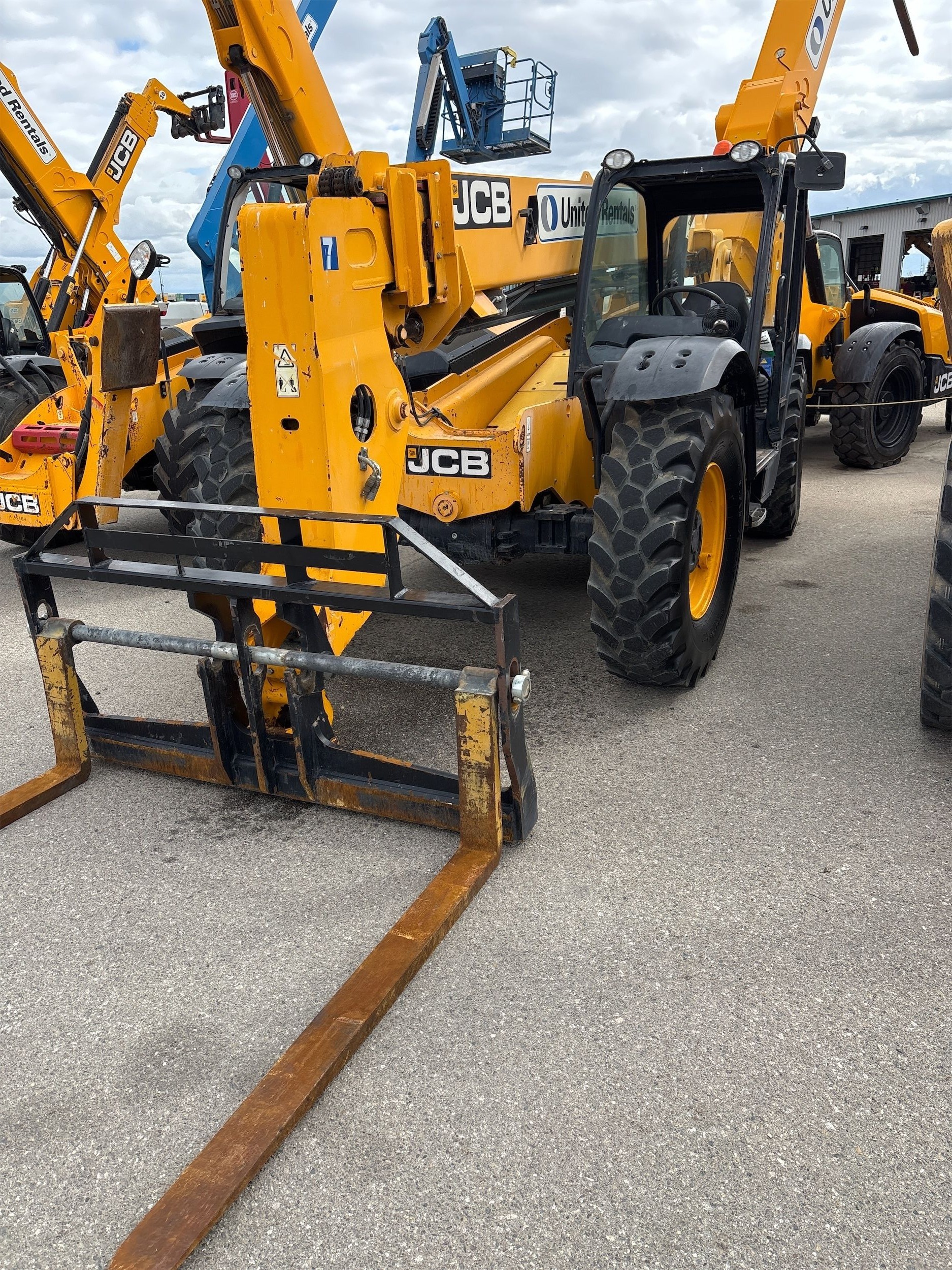 2016 JCB 507-42 Forklift in Bakersfield, CA