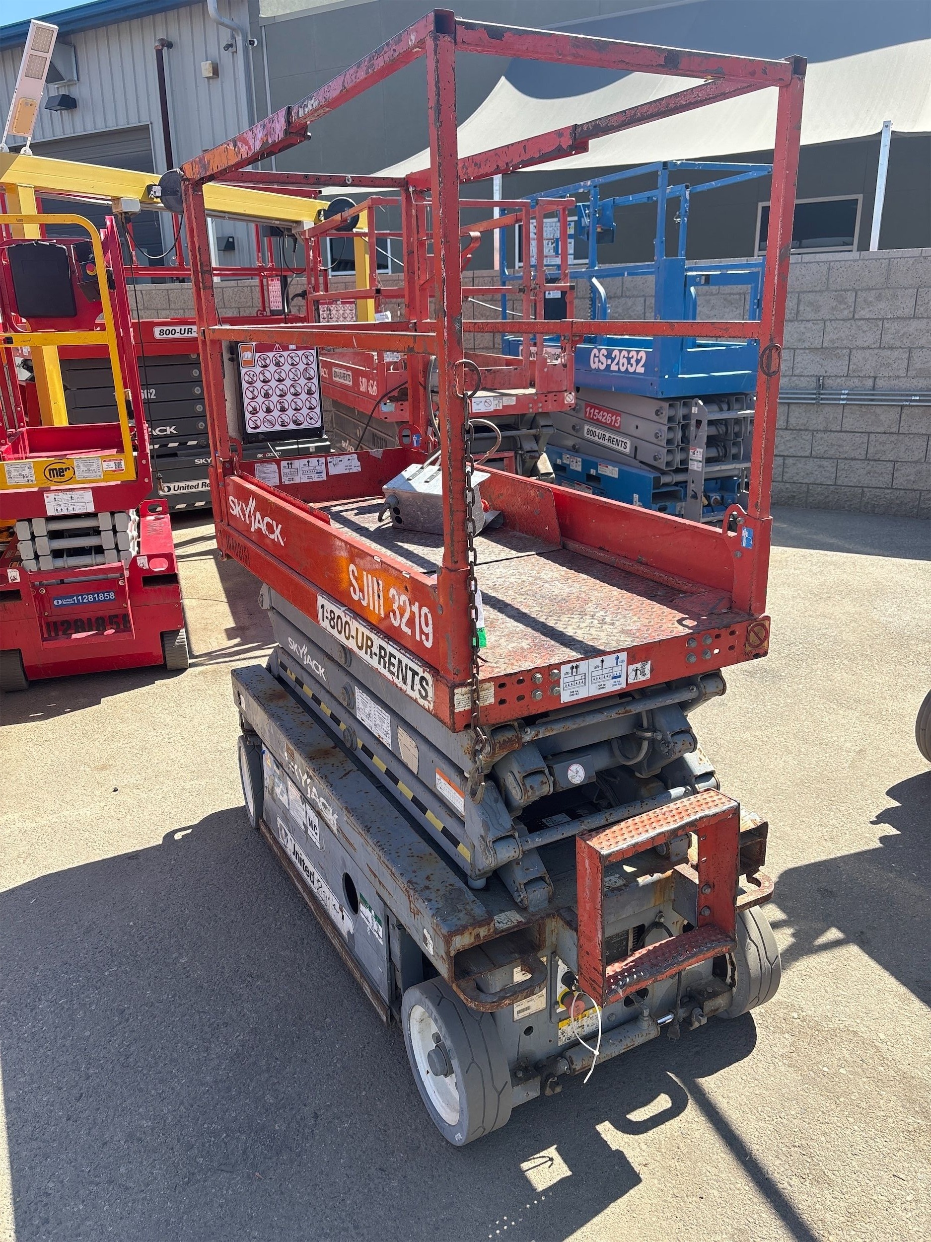 2015 SKYJACK SJIII3219 Scissor Lift in Bakersfield, CA
