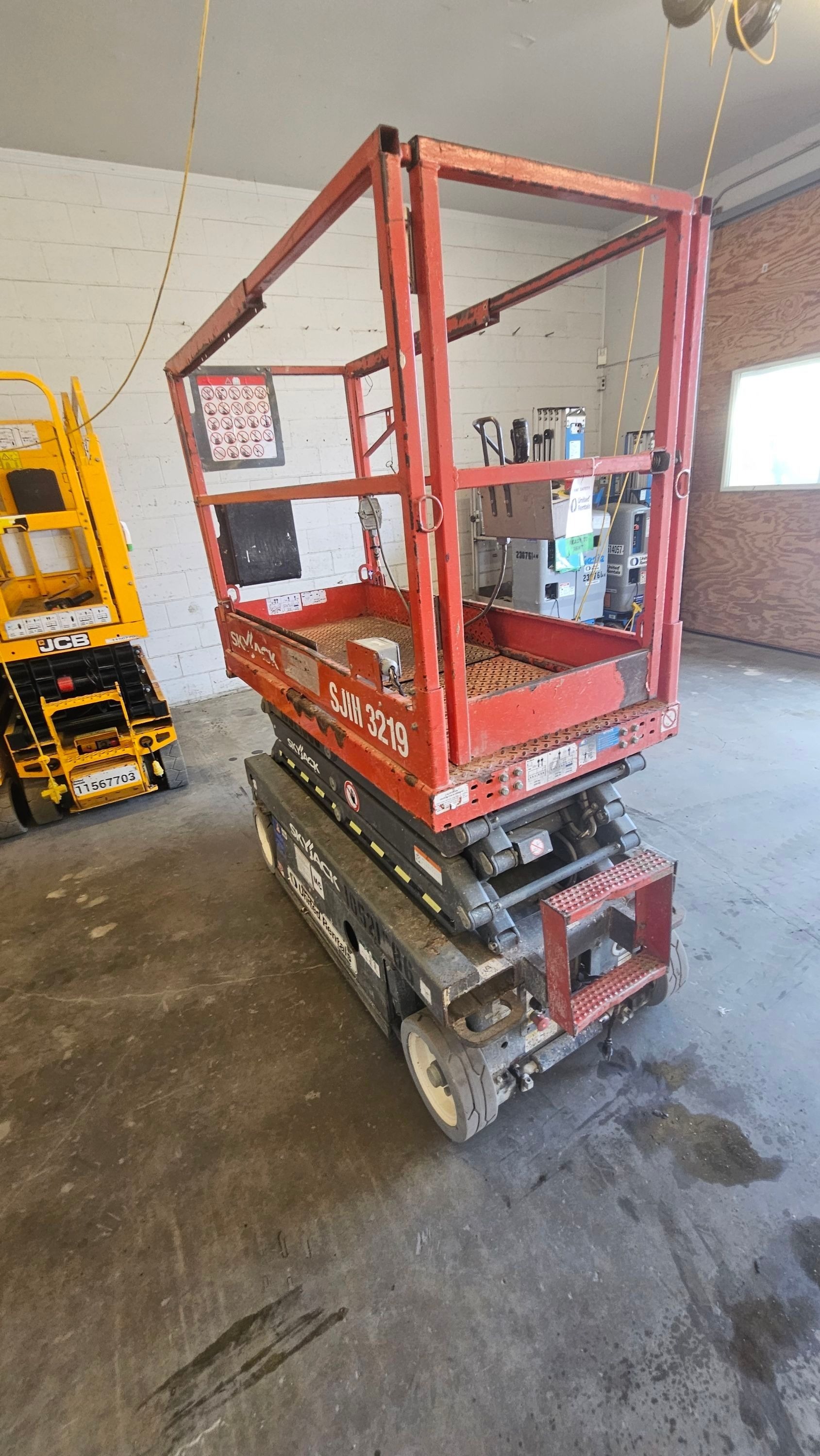 2016 SKYJACK SJIII3219 Scissor Lift in Bakersfield, CA